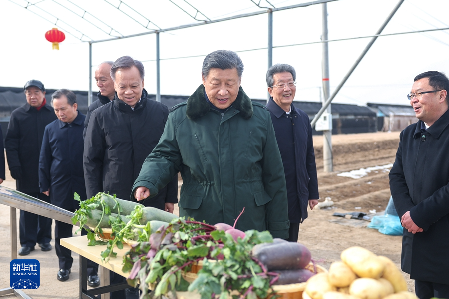 习近平春节前夕赴天津看望慰问基层干部群众